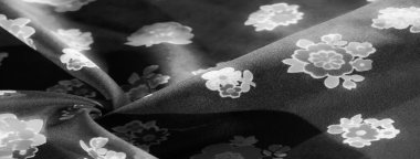 Çiçek desenli zarif siyah beyaz kumaş, Moda ve döşemeye uygun.