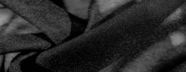 Gri tonlu kumaş bulanıklığı yumuşak kırışıklıklar ve ince dokuma desenleri gösteriyor. Kumaş, yumuşak tonsal değişimleri ve gölgeleriyle minimalist bir estetiği yakalar..