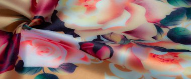 Bulanık, bu kumaş yumuşak pembe ve kırmızı yapraklarla karışık gül desenlerini gösteriyor. Güzel bir çiçek teması oluşturuyor. İnce doku ve nazik kıvrımlar lüksünü arttırıyor.