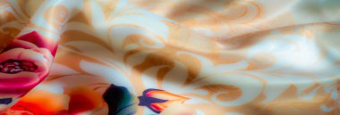 Yüksek çözünürlüklü, turuncu, pembe ve kırmızının ılık tonlarında, bej arka planda duran güller içeren çiçekli, bulanık kumaş. Duvar kağıdı, tekstil veya ev dekorasyonu projeleri için mükemmel