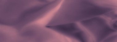 Pürüzsüz kıvrımları ve lüks tonlarıyla menekşe kumaşın akış zarafetini bulanıklaştırarak yaratıcı görseller için sofistike ve sakinleştirici bir arka plan sunuyor..