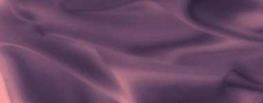 Pürüzsüz kıvrımları ve lüks tonlarıyla menekşe kumaşın akış zarafetini bulanıklaştırarak yaratıcı görseller için sofistike ve sakinleştirici bir arka plan sunuyor..