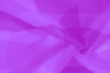 Karmaşık kıvrımlı mor kumaş bulanıklığı ve şeffaf, hafif bir doku. İlham, tasarım fotoğrafçılığı ve sanatsal tekstil uygulamaları için ideal.