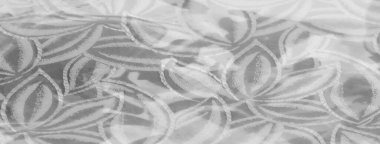 Güzel beyaz çiçek deseni her yere zarafet katar. Döşeme, kumaş ve el işi için dayanıklı kumaş ideal. Ev dekorasyonu projeleri, etkinlikler veya moda tasarımı için mükemmel.