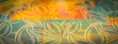 Karmaşık çiçek desenli altın bir kumaş, ışık yansıması ve narin bir doku sergiliyor. Kumaş kıvrımları yumuşak ve zarif bir akış yaratıyor, lüks ve sofistike çağrıştırıyor..