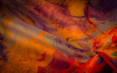 Turuncu ve mor tonlarda renkli kumaş, soyut şekilleri ve dokuları canlı, organik bir akışla harmanlıyor. Resim ayrıntılı dokuları ve dinamik kıvrımları yakalar.