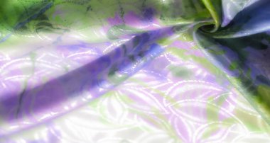 Canlı yeşil ve mor soyut kumaş tasarımı, akışkan çizgiler ve yumuşak kıvrımlarla, derinlik ve doku zıtlıkları yaratır..