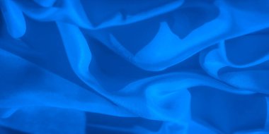 Mavi kumaşın büyüleyici görüntüsü karmaşık kıvrımlar ve dalgalar, yumuşak ve rahatlatıcı bir görsel etki yaratıyor. Soyut desen kumaşın hem akışını hem de dokusunu vurgular