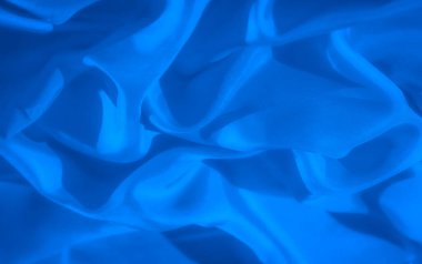 Mavi kumaşın büyüleyici görüntüsü karmaşık kıvrımlar ve dalgalar, yumuşak ve rahatlatıcı bir görsel etki yaratıyor. Soyut desen kumaşın hem akışını hem de dokusunu vurgular