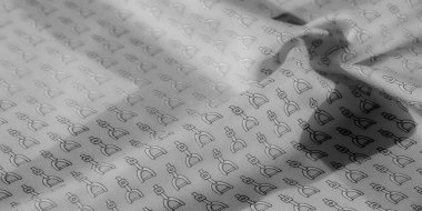 Bu gri pullu kumaş modern, kapüşon şekilli bir desen içeriyor. Şık iç tasarım ya da yüksek moda için mükemmel. Akan kıvrımları hareket yaratır, şablon ise ince bir ekleme yapar.