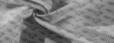 Bu tek renkli kumaş üzengimsi desenle süslenmiş ince doku ve kıvrımlara sahip. Basitliği ve zarafeti onu minimalist tasarım projeleri veya lüks markalaşma için uygun hale getirir..