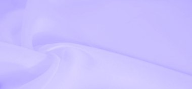 Yumuşak kıvrımlı bulanık mor kumaş soyut ve rahatlatıcı bir doku yaratır. Tekstilin yumuşak akışı sakin ve rahatlatıcı bir görüntü sağlar, arka plan veya tasarım için mükemmeldir..