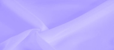 Bulanık, yumuşak lavanta kumaşı ince kıvrımlarla yavaşça akıyor, pürüzsüz ve ruhani bir doku yaratıyor. Minimalist kompozisyon kumaşın narin doğasını ortaya çıkarıyor, sakinliği çağrıştırıyor..