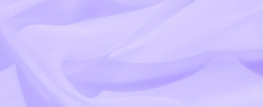 Zarif kıvrımları ve pürüzsüz dokuları olan bulanık soluk lavanta kumaşı sakin ve sakin bir atmosfer yaratıyor. Yumuşak, akışkan hareket soyut sahneye ışık ve ruhani bir görünüm verir..