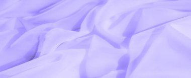 Bulanık yumuşak lavanta kumaş, akışkan hareket ve hassas kıvrımlar. Işığın nazik etkileşimi rahatlatıcı ve zarif bir görsel yaratarak onu soyut arka planlar ve tasarımlar için ideal hale getirir..