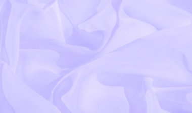 Hassas kıvrımları olan bulanık, soyut, yumuşak mor kumaş, ince bir doku ve pürüzsüz gradyanlar. Işık kumaş üzerinde hafif ve rahatlatıcı bir estetik yaratıyor..