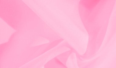 Yumuşak kıvrımları ve kıvrımları olan bulanık pembe kumaş sakin ve sakinleştirici bir atmosfer yaratır. Yumuşak dokusu ve narin tonu hafiflik ve zarafeti arttırır.