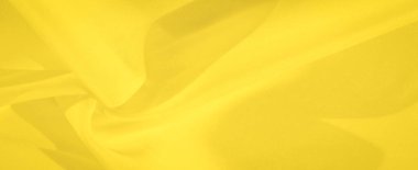 Bulanık sarı kumaş nazikçe katlanarak yumuşak kıvrımlar ve çizgiler oluşturur. Parlak sarı renk, kumaşın zarif dokusunu vurgulayarak dinamik ve rahatlatıcı bir görüntü sunar.