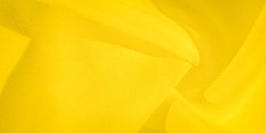 Yumuşak, akıcı dokuları ve minimalist kıvrımları olan parlak sarı kumaş kıvrımları. Soyut tasarım, kumaşın yüzeyinin pürüzsüzlüğünü ve parlayan doğasını vurgular..