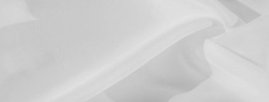 Yumuşak kıvrımlı bulanık beyaz kumaş, huzurlu bir görsel etki yaratıyor. Narin ışık oyunu yumuşak dokuyu ve minimalist estetiği güçlendirir, sükunet ve saflığı çağrıştırır..