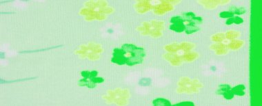 Açık yeşil yapraklı yeşil ve sarı çiçeklerin bulanıklığı, yumuşak yeşil bir kumaşa dağılmış. Çiçek deseni, yaratıcı tekstil tasarımları için ideal doğa ve dinginliği çağrıştırıyor..