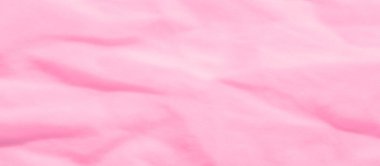 Akan kıvrımları ve yumuşak kıvrımları olan pastel pembe kumaş bulanıklığı. Pürüzsüz ve hafif dokusu minimalist tasarımı geliştirir. Huzurlu ve sofistike bir his yaratır..