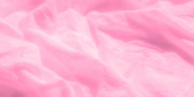 Yumuşak pembe kumaş bulanıklığı, pürüzsüz, doğal kıvrımlar ve narin gölgeler. Yumuşak dokusu ve ışığı rahatlatıcı bir hissi olan minimalist bir estetik yaratır..