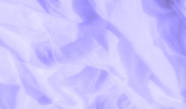 Yumuşak kıvrımları ve yumuşak kırışıklıkları olan pürüzsüz lavanta kumaşın bulanıklığı hassas bir akış yaratır. Kumaşın üzerindeki yumuşak ışık akışkanlığını ve nazik hareketini arttırır..