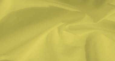 Yumuşak kıvrımlı, yumuşak sarı kumaş ve pürüzsüz bir doku. Akan ve buruşmuş yüzey, kumaşın doğal güzelliğini vurgulayarak rahatlatıcı, zarif bir arka plan yaratır..