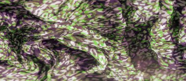 Bulanık, dinamik yeşil ve siyah soyut desenler yumuşak bir ağ kumaşı boyunca akar ve büyüleyici bir doku tasarımı yaratır. Renklerin ve soyut şekillerin karışımı resme derinlik ve hareket ekler