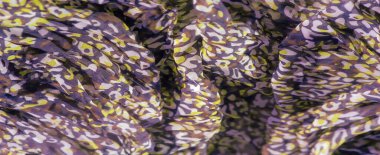 Soyut sarı ve mor desenlerin bulanıklığı görsel olarak zorlayıcı bir kumaş tasarımı yaratır. Karmaşık detaylar ve renklerin dinamik akışı onu hem moda hem de dekor uygulamaları için mükemmel kılıyor..