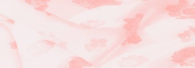 Pembe çiçeklerin bulanıklığı akan bir kumaşa yayılmış. Hafif ve havadar dokusu yumuşak çiçek motifleriyle birleşince tekstil ve moda aksesuarlarına uygun romantik ve narin bir görünüm sunuyor.