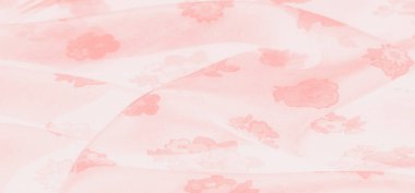 Yüzeyine yayılmış narin çiçekli bulanık pembe şifon çiçekli kumaş kıvrımlarda zarif bir akış oluşturur. Romantik bir dokunuşla kadın kıyafetleri ve yumuşak moda tasarımları için ideal..