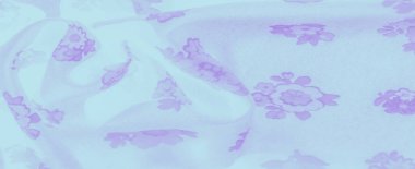 Bulanık lavanta çiçekli motifler yumuşak bir kumaş üzerinde yumuşakça harmanlanarak rüya gibi ve huzurlu bir doku oluşturur. Çiçek desenleri zarafet ve romantizmi çağrıştırıyor.