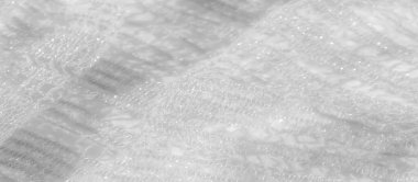 İnce beyaz dantel kumaş, parlak detaylar, zarif, hafif bir etki yaratıyor. Kumaşın yumuşak, narin kıvrımları lüks ve detaylı dokusunu geliştirir..