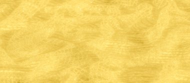Karmaşık parıldayan tasarımlarıyla altın sarısı bir kumaşın bulanıklığı. Yumuşak kıvrımlar ve ışıldayan yüzey üst düzey moda veya dekor için mükemmel, karmaşık bir doku yaratır..