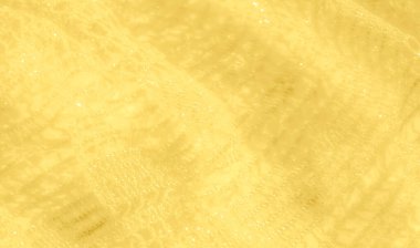 Bulanık sarı dantel kumaşlı, parlak detaylı makro çekim. Işık yüzeyden parlıyor, lüks ve yumuşaklık hissi yaratıyor, zarif tekstil tasarımları için ideal..