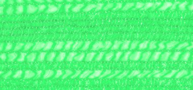 Son derece detaylı, karmaşık desenleri ve yansıtıcı özellikleri olan yeşil dantel bir kumaş. Hassas, katıksız doku dalgalı desenlerle vurgulanır. Parlak, neredeyse ruhani bir görünüm yaratır..