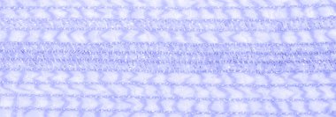 Işıldayan dokuları ve karmaşık ağ tasarımları olan açık mavi dantel bir kumaşın bulanıklığı. Soyut ve hassas desenler, tasarım elementleri için ideal bir ışık ve hava görüntüsü yaratır..