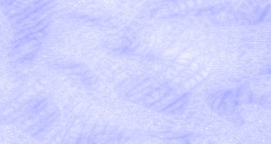 Hafif yansımalı bulanık dantel kumaş yumuşak ve karmaşık tasarımını geliştiriyor. Hassas ağ deseni, kumaşın yumuşak akışıyla vurgulanan zarafet ve kırılganlığı çağrıştırıyor..