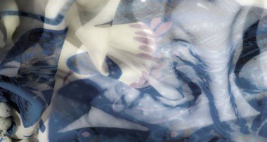 Soyut mavi desenli, bej arkaplanlı çiçek kumaşı bulanıklığı. Katmanlı dokular düzgün bir akış yaratır, kompozisyona sakin ve yumuşak bir görünüm verir