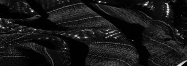 Siyahi tonlarda dokunmuş yansıtıcı çizgili kumaş. Zarif zikzak dokusu ve pürüzsüz parlak kaplama modern tasarımlar için bu materyale zarif ve sofistike bir görünüm kazandırıyor..