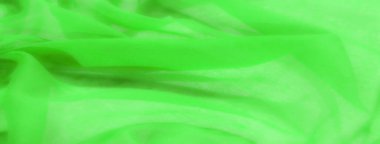 Yumuşak kıvrımlar ve dokular halinde karmaşık bir şekilde katlanmış neon yeşil kumaş bulanıklığı. Şeffaf madde ışığı yakalar ve hassas bir kumaş tabakası akışı yaratır..