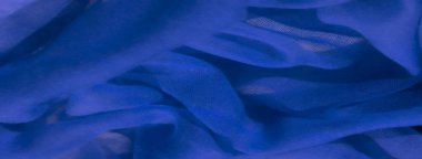Yumuşak mavi kumaş bulanıklığı zarif kıvrımlar ve kıvrımlar oluşturuyor. Karmaşık ağ yapısı ışıkla birleşince modern yaratıcı tasarımlar için ideal soyut, akışkan bir desen oluşturuyor..