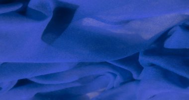 Yumuşak dalgalarda akan mavi kumaş bulanıklığı. Pürüzsüz doku ve detaylı ağ her tasarıma bir parça dinginlik katmak için mükemmel bir sakinleştirici, soyut etki yaratır..