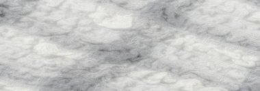 Bulanık - Yumuşak, kabarık beyaz ve gri lifler yumuşaklık ve detayı birleştiren dokunmuş bir görünüme sahip dinamik bir doku oluşturur. Görüntü samimi, davetkar bir tekstil yakını yakalıyor.