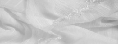 Görüntü. Yumuşak, dalgalı beyaz kumaş ve dokulu yüzey. Işık nazikçe kumaştan yansıyarak temiz, taze ve zarif bir estetik ekliyor..
