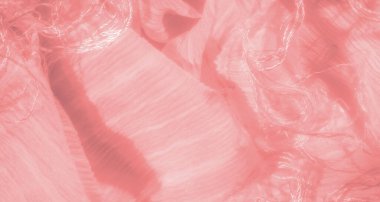 Bulanık mercan pembe kumaş görüntüler yumuşak, dalgalı bir görünüm sergiliyor, ince kıvrımlar ve kırışıklıklar nazik, organik bir akış yaratıyor..