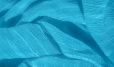 Mavi kumaş bulanıklığı yumuşak dalgalar ve hassas dokuyla yavaşça akıyor. Karmaşık kıvrımlar ve pürüzsüz madde uyumlu ve sakinleştirici bir kumaş bileşimi oluşturuyor..