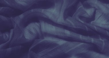 Bulanık mavi soyut kumaş, akışkan çizgiler ve ince eğimlerle pürüzsüz bir doku yaratır. Karmaşık desen görüntüye derinlik ve hareket katıyor, huzurlu bir görsel cazibe sunuyor..